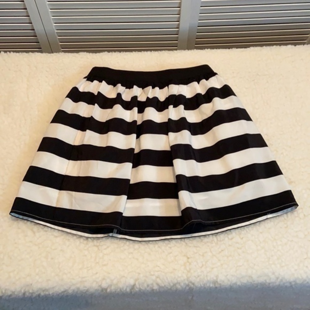 💥LOVE CULTURE BLACK WHITE STRIPE SKIRT SIZE S